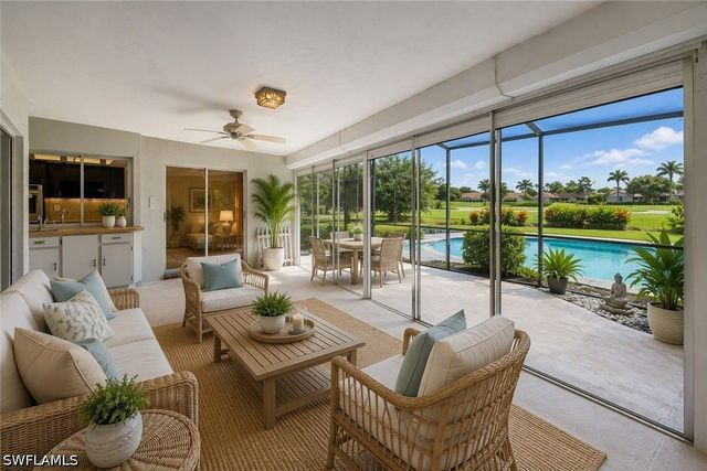 379 Torrey Pines PT, Naples, FL 34113
