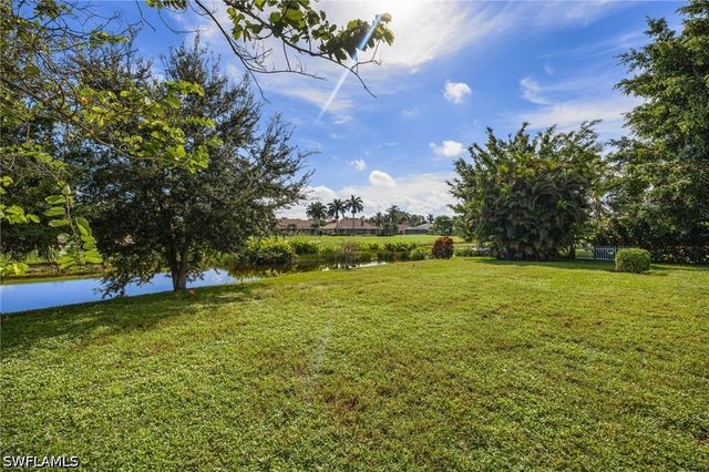379 Torrey Pines PT, Naples, FL 34113