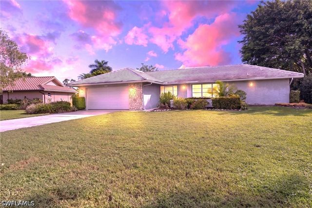 379 Torrey Pines PT, Naples, FL 34113