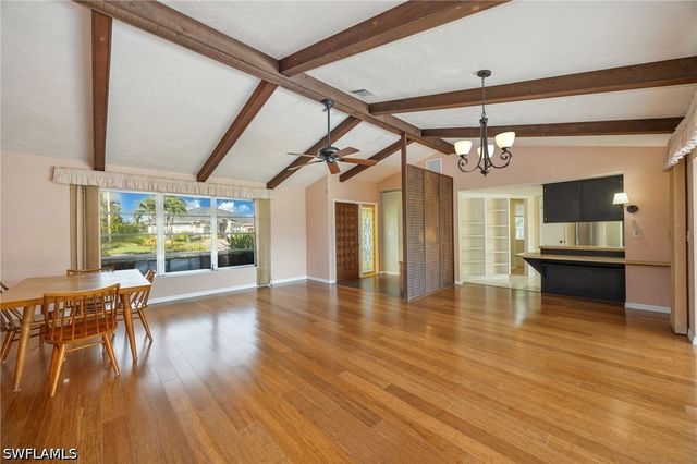 379 Torrey Pines PT, Naples, FL 34113