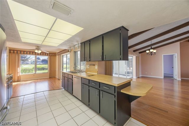 379 Torrey Pines PT, Naples, FL 34113