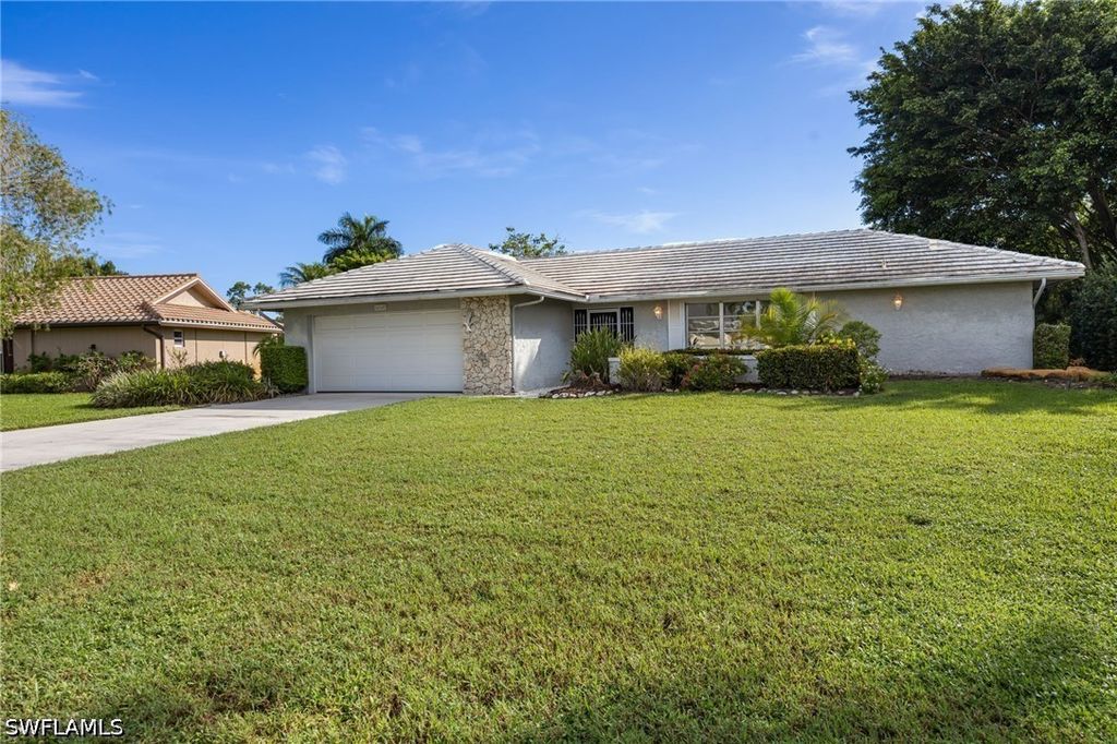 379 Torrey Pines PT, Naples, FL 34113