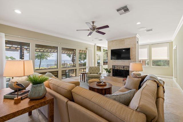 2826 Chaucer Drive, Montgomery, TX 77356