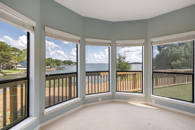 2826 Chaucer Drive, Montgomery, TX 77356