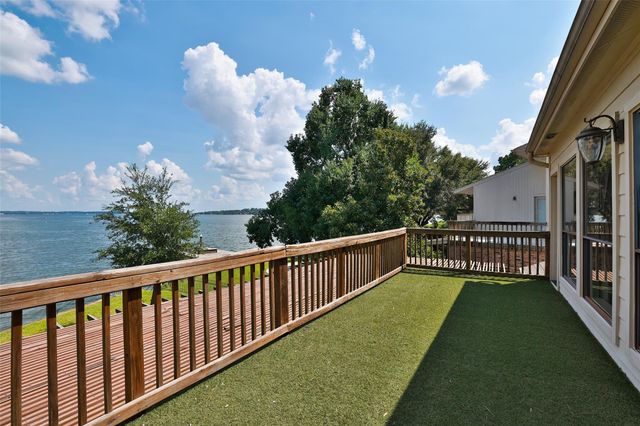 2826 Chaucer Drive, Montgomery, TX 77356