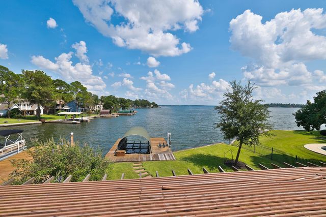 2826 Chaucer Drive, Montgomery, TX 77356