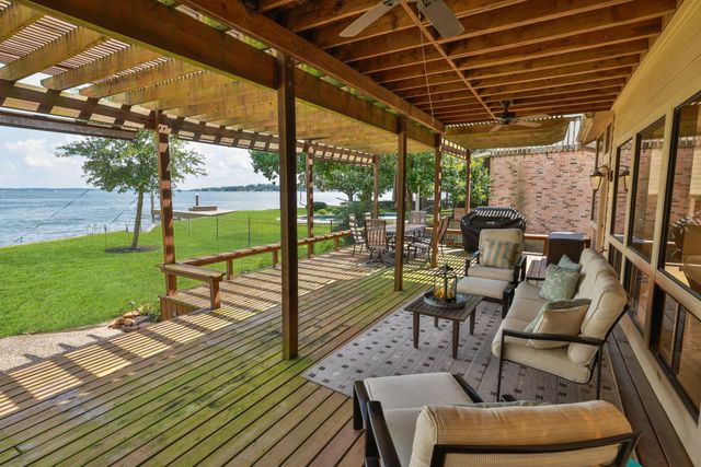 2826 Chaucer Drive, Montgomery, TX 77356