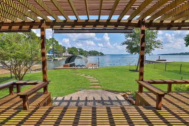 2826 Chaucer Drive, Montgomery, TX 77356