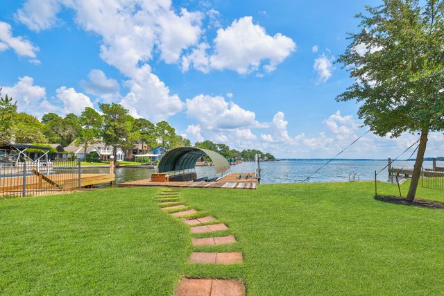 2826 Chaucer Drive, Montgomery, TX 77356