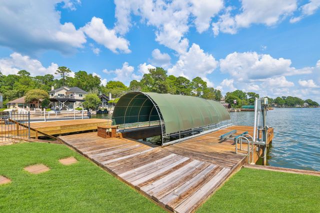 2826 Chaucer Drive, Montgomery, TX 77356