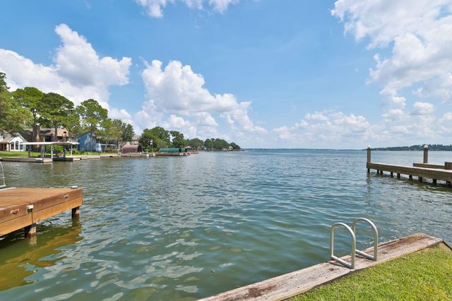 2826 Chaucer Drive, Montgomery, TX 77356