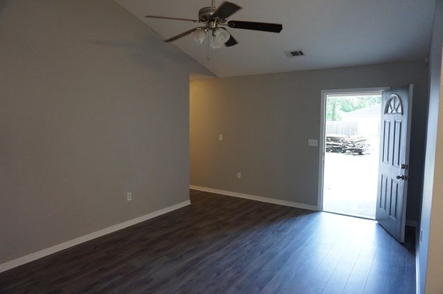 129 Oak Terrace Drive, Crestview, FL 32539