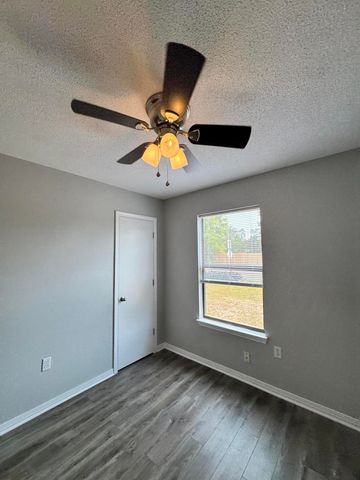 129 Oak Terrace Drive, Crestview, FL 32539