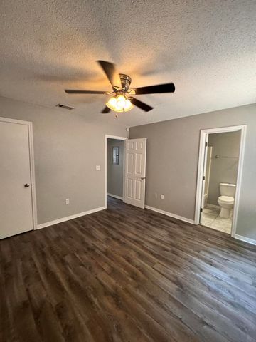 129 Oak Terrace Drive, Crestview, FL 32539