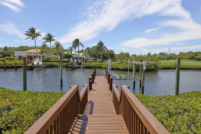 392 Spyglass Way, Jupiter, FL 33477