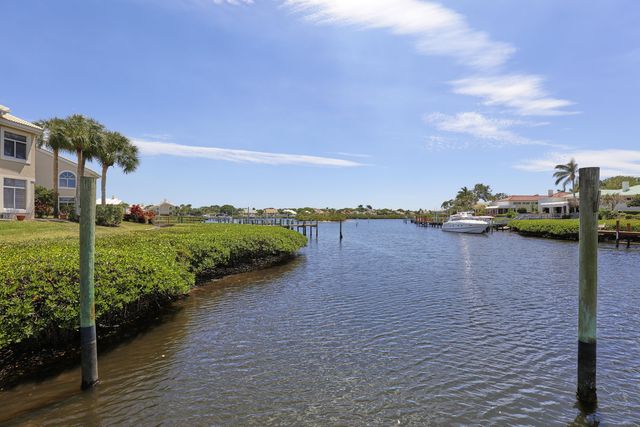 392 Spyglass Way, Jupiter, FL 33477