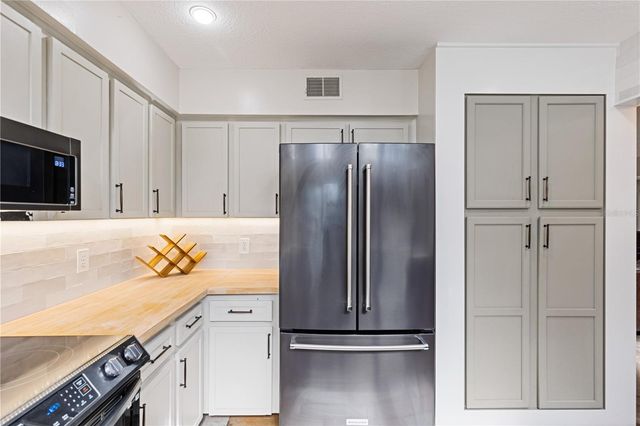 1621 NE 2ND STREET 101, Ocala, FL 34470