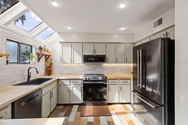 1621 NE 2ND STREET 101, Ocala, FL 34470