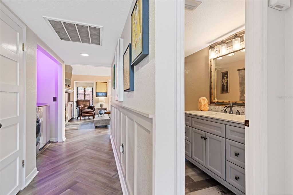 Image 11 of property listing at 1621 NE 2ND STREET 101, Ocala, FL 34470