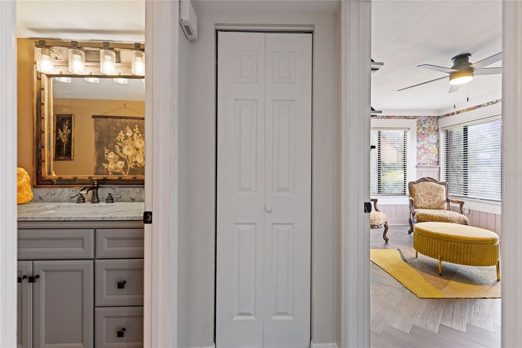 Image 12 of property listing at 1621 NE 2ND STREET 101, Ocala, FL 34470