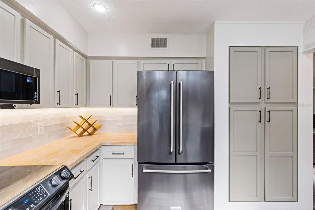 Image 23 of property listing at 1621 NE 2ND STREET 101, Ocala, FL 34470