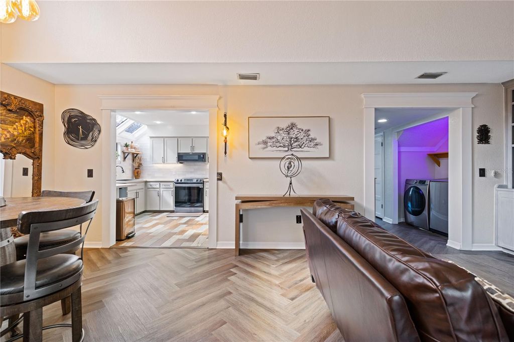 Image 27 of property listing at 1621 NE 2ND STREET 101, Ocala, FL 34470