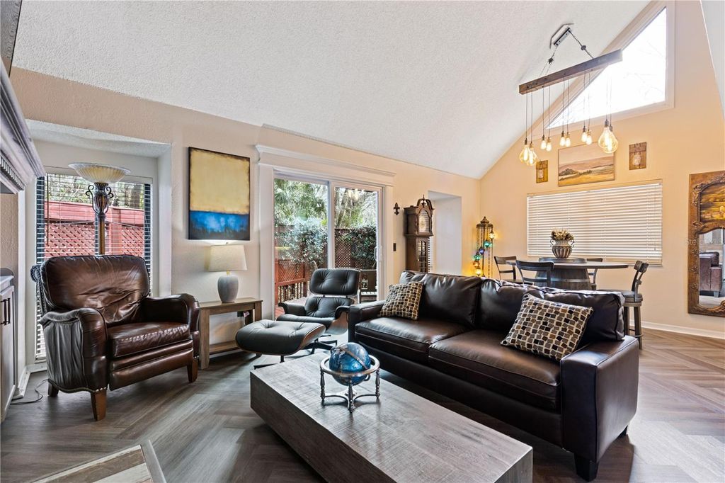 Image 4 of property listing at 1621 NE 2ND STREET 101, Ocala, FL 34470