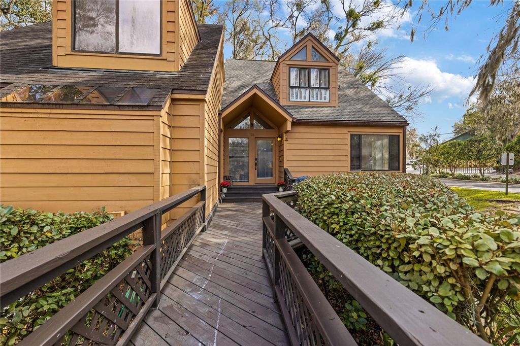 Image 48 of property listing at 1621 NE 2ND STREET 101, Ocala, FL 34470