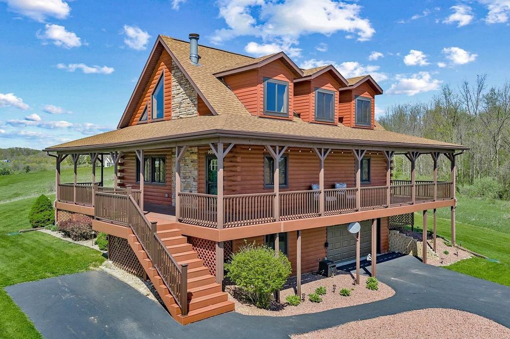 S991 Club House Drive, La Valle, WI 53941