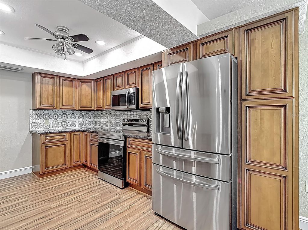 Image 11 of property listing at 3810 HOLLISTER PLACE, Brandon, FL 33511