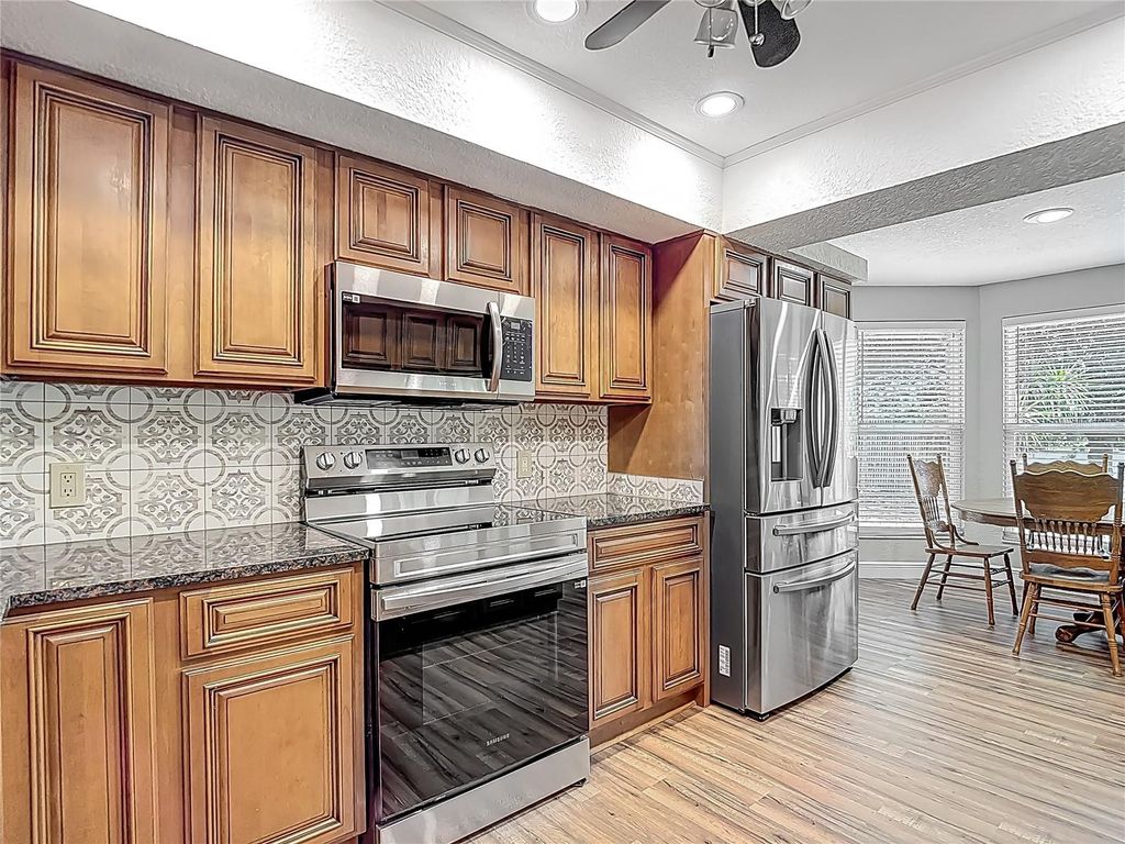 Image 12 of property listing at 3810 HOLLISTER PLACE, Brandon, FL 33511