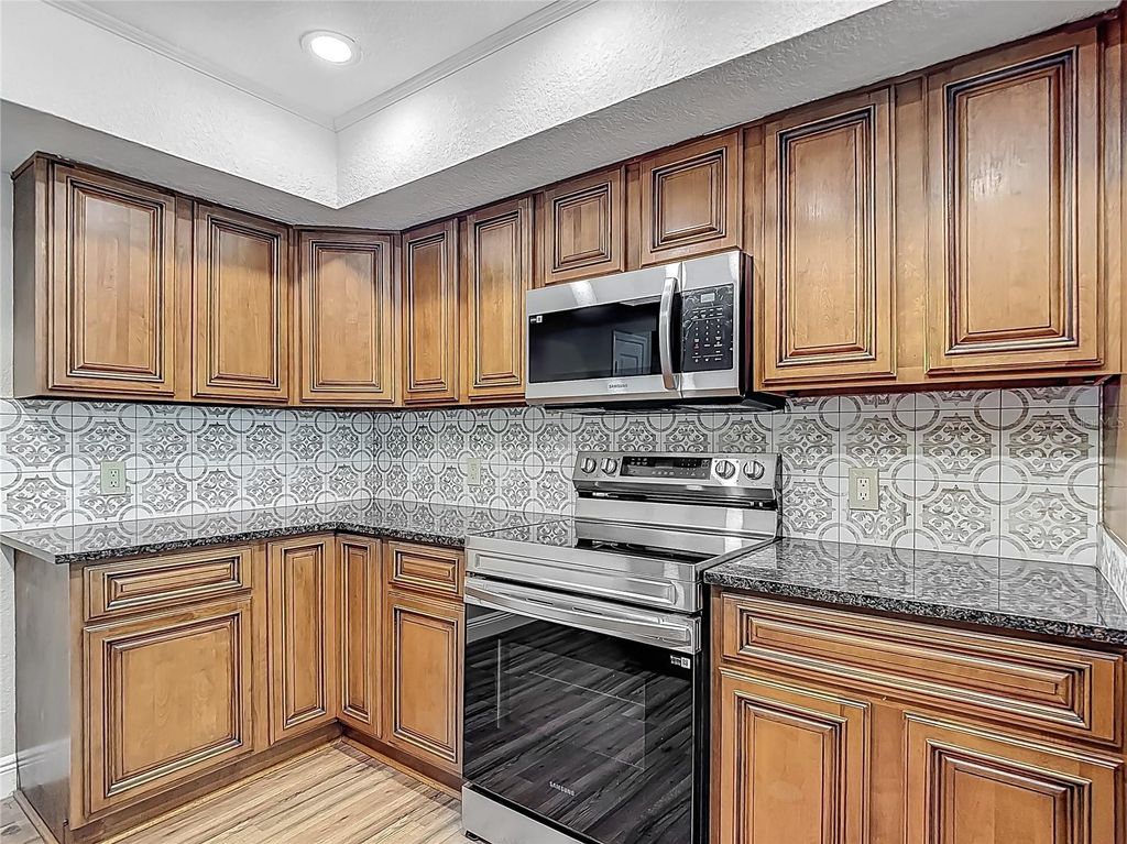 Image 13 of property listing at 3810 HOLLISTER PLACE, Brandon, FL 33511