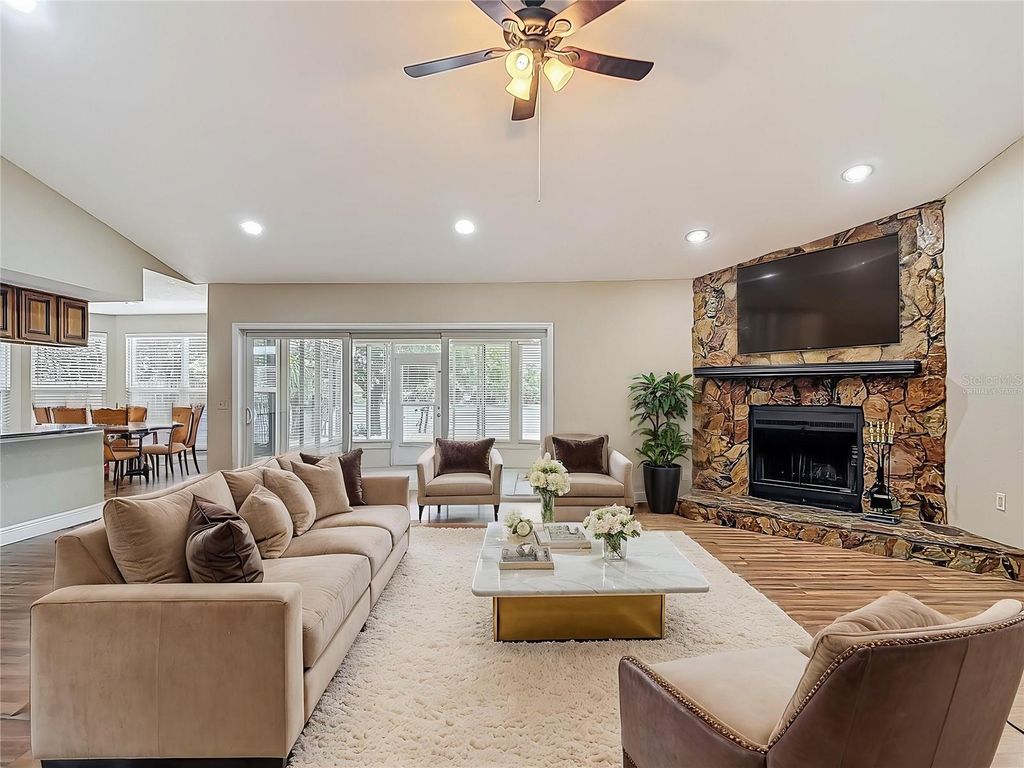 Image 4 of property listing at 3810 HOLLISTER PLACE, Brandon, FL 33511