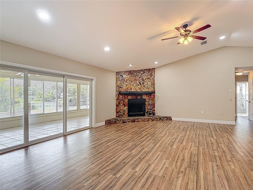 Image 5 of property listing at 3810 HOLLISTER PLACE, Brandon, FL 33511