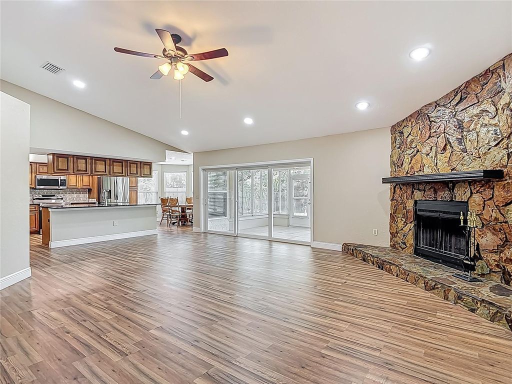 Image 6 of property listing at 3810 HOLLISTER PLACE, Brandon, FL 33511