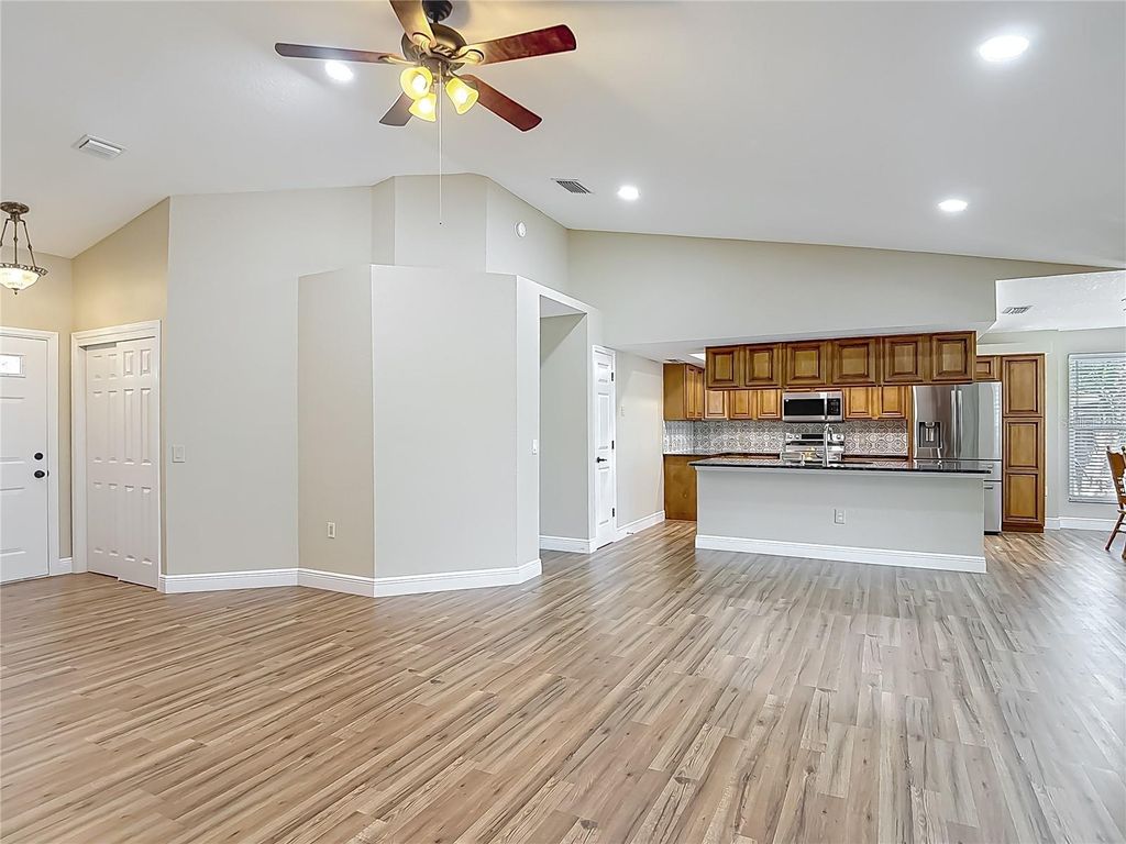 Image 7 of property listing at 3810 HOLLISTER PLACE, Brandon, FL 33511