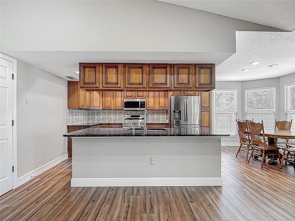 Image 8 of property listing at 3810 HOLLISTER PLACE, Brandon, FL 33511