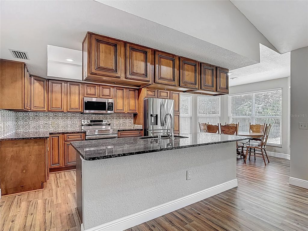 Image 9 of property listing at 3810 HOLLISTER PLACE, Brandon, FL 33511