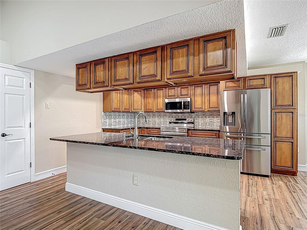 Image 10 of property listing at 3810 HOLLISTER PLACE, Brandon, FL 33511