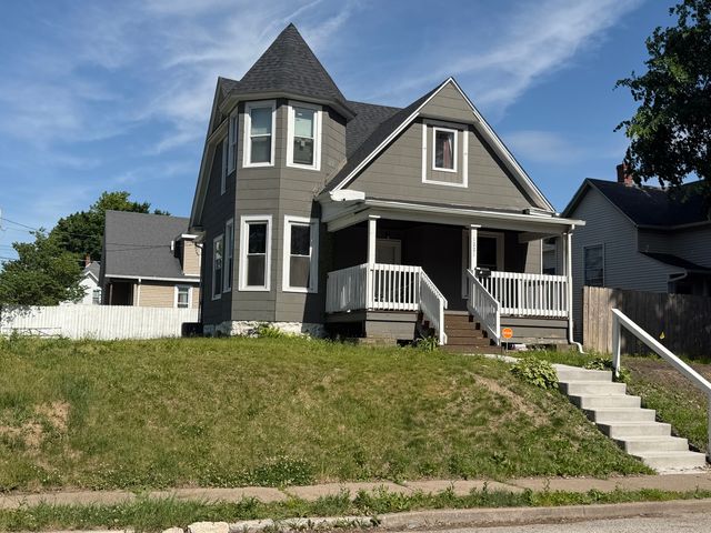 1221 Brown Street, Davenport, IA 52804