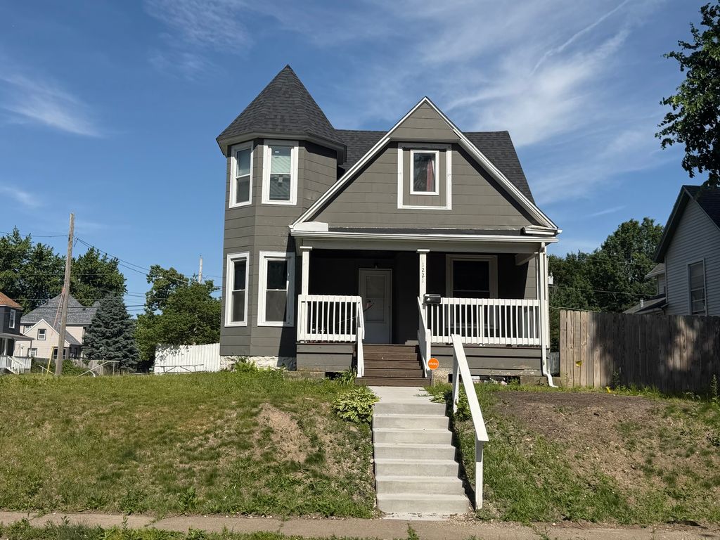 1221 Brown Street, Davenport, IA 52804