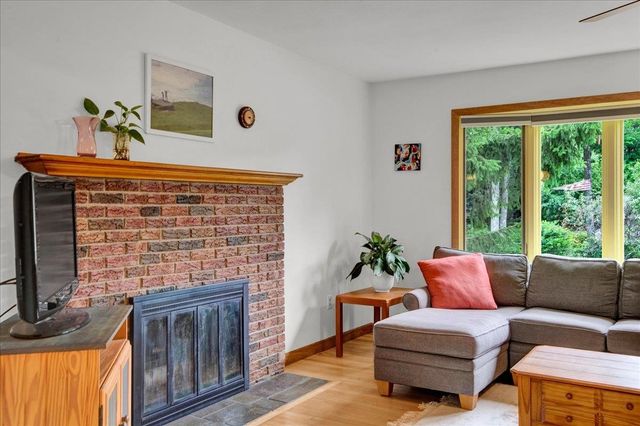 5 Yandow Drive, South Burlington, VT 05403