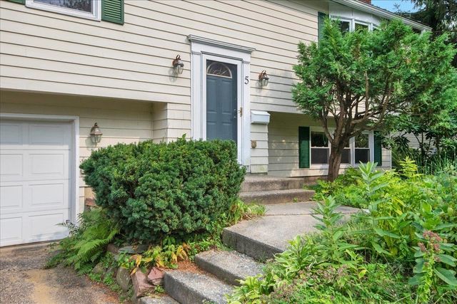 5 Yandow Drive, South Burlington, VT 05403
