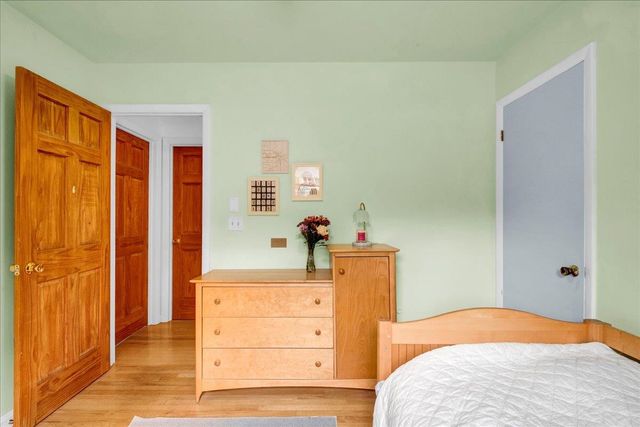 5 Yandow Drive, South Burlington, VT 05403