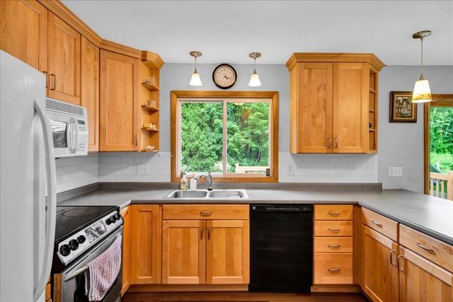5 Yandow Drive, South Burlington, VT 05403