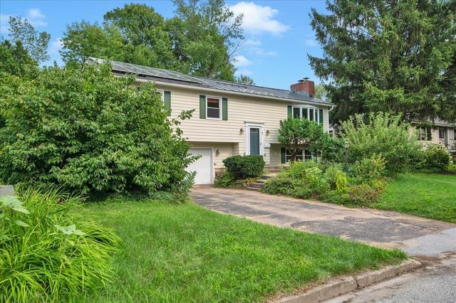 5 Yandow Drive, South Burlington, VT 05403