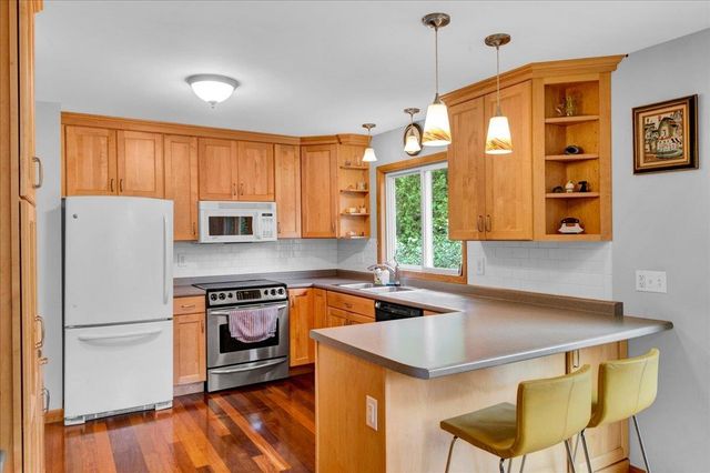 5 Yandow Drive, South Burlington, VT 05403