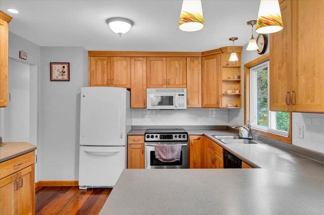 5 Yandow Drive, South Burlington, VT 05403