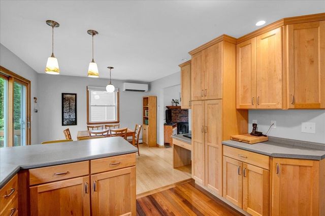 5 Yandow Drive, South Burlington, VT 05403