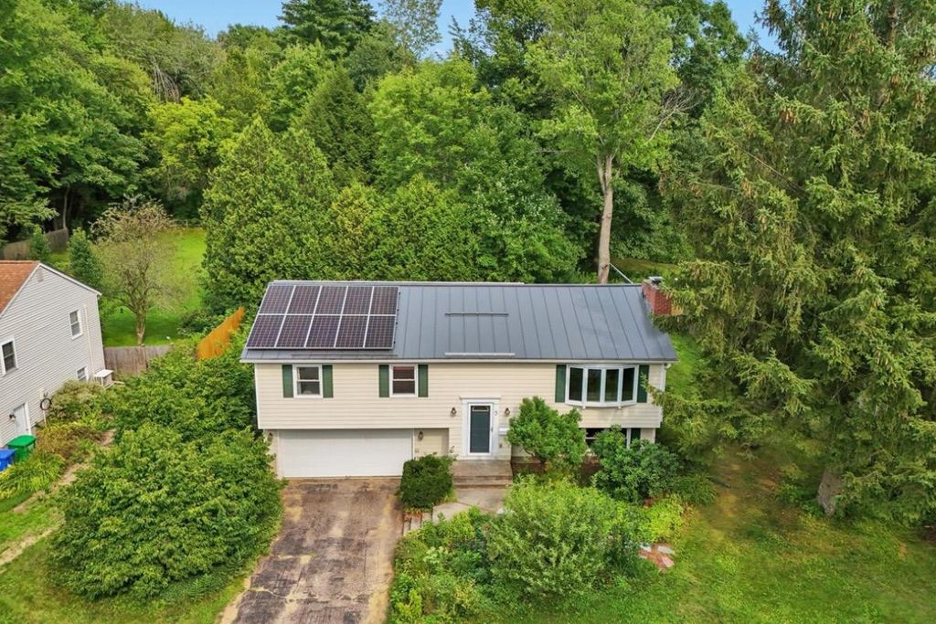 5 Yandow Drive, South Burlington, VT 05403